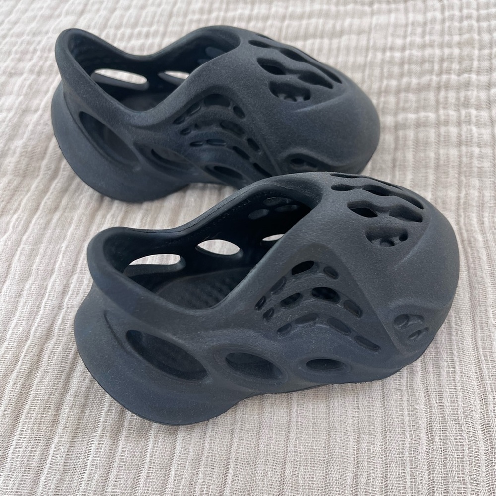 NEW Kids Yzy Foam Runner